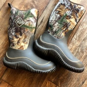 Boys Muck boots with original box
